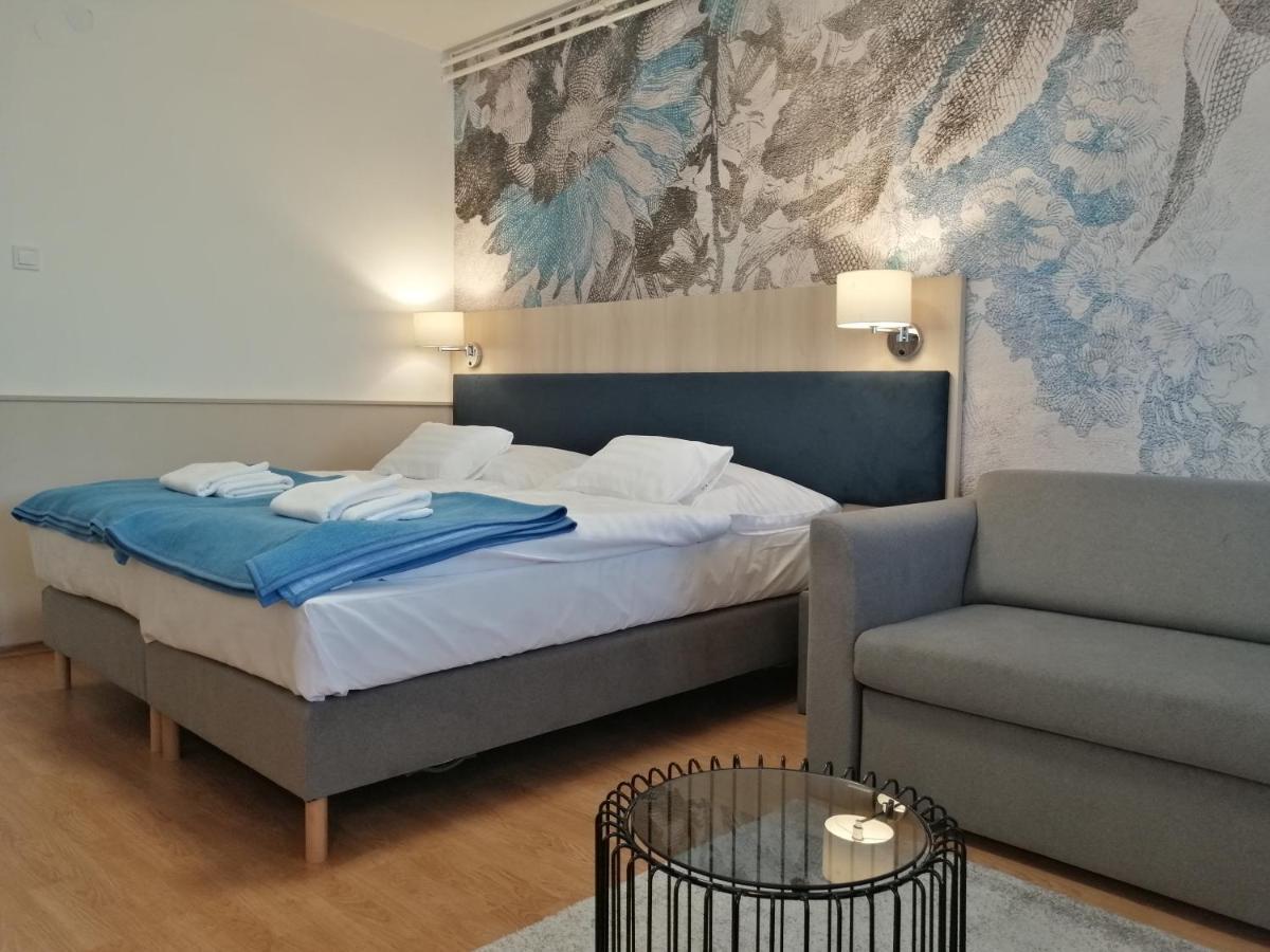 Hoforras Hotel Гюла Екстериор снимка