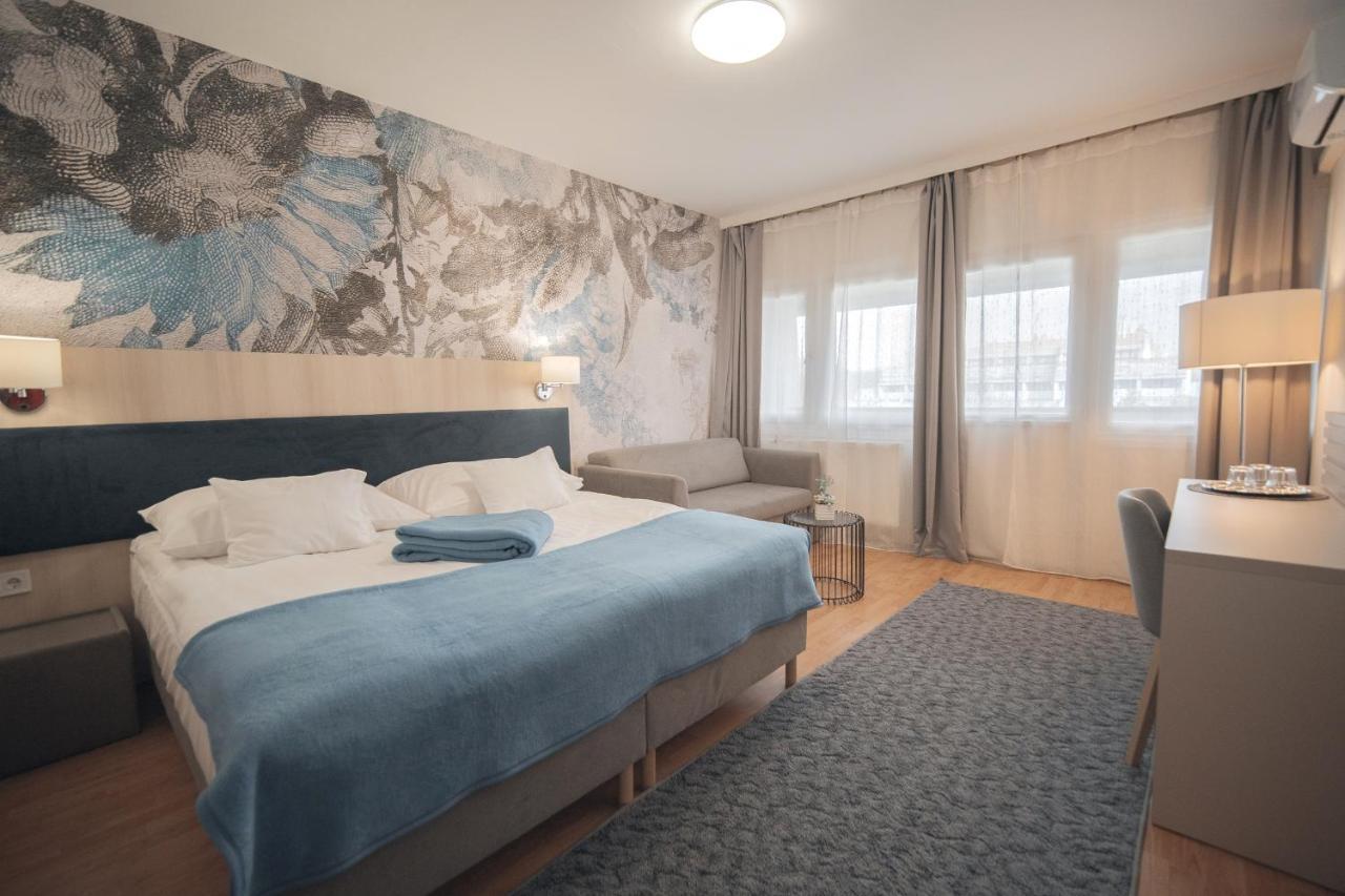 Hoforras Hotel Гюла Екстериор снимка