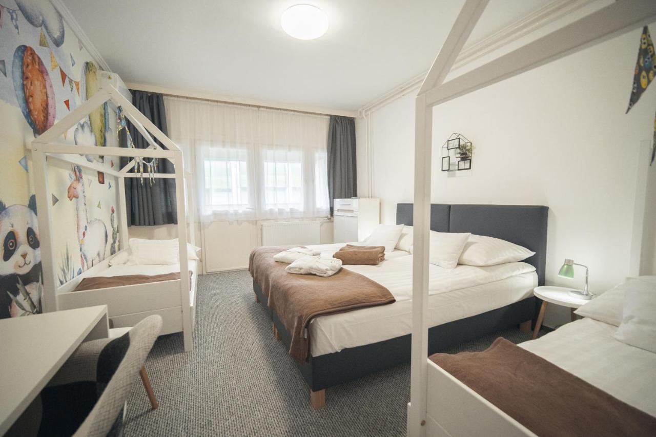 Hoforras Hotel Гюла Екстериор снимка