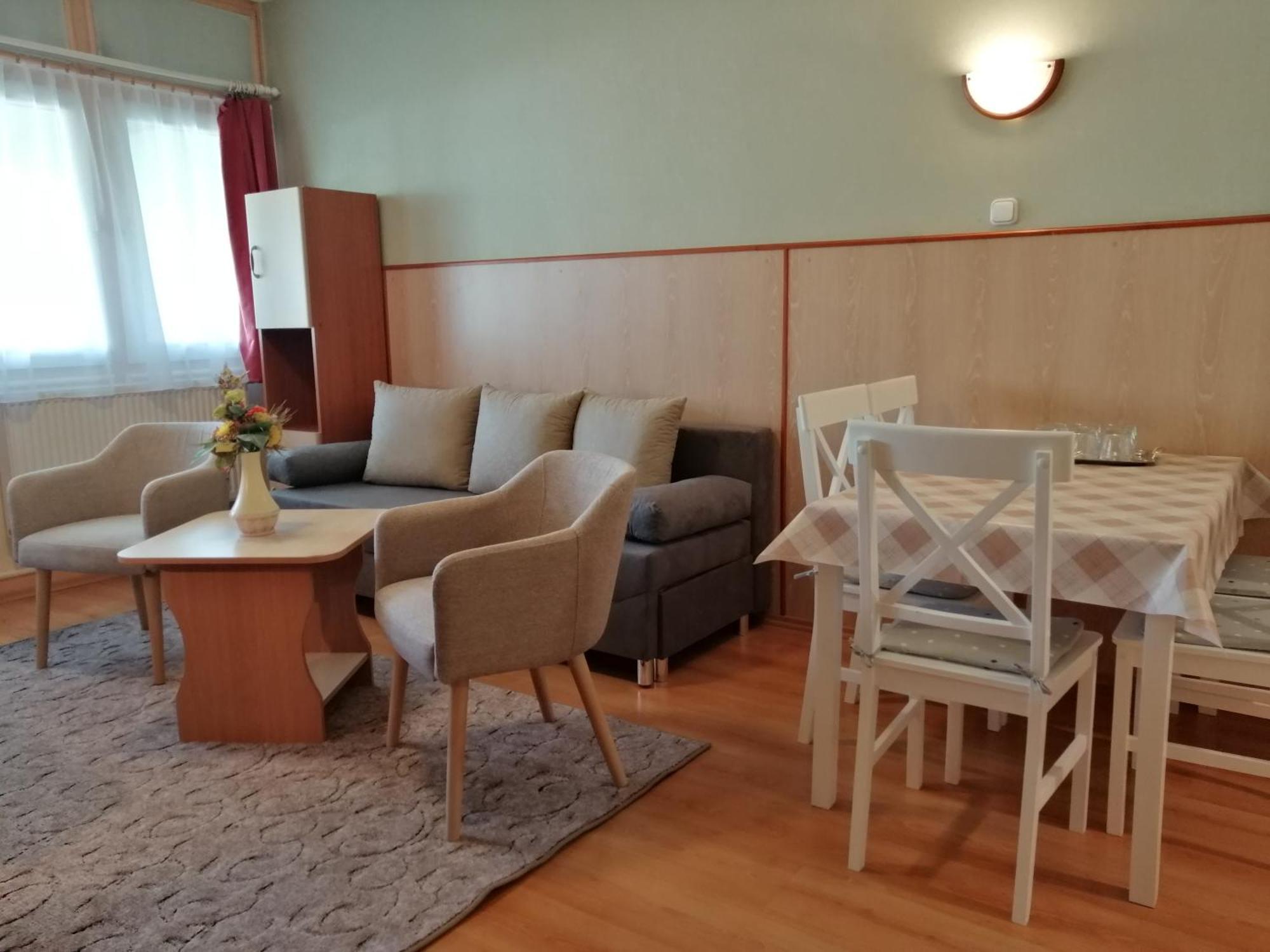 Hoforras Hotel Гюла Екстериор снимка