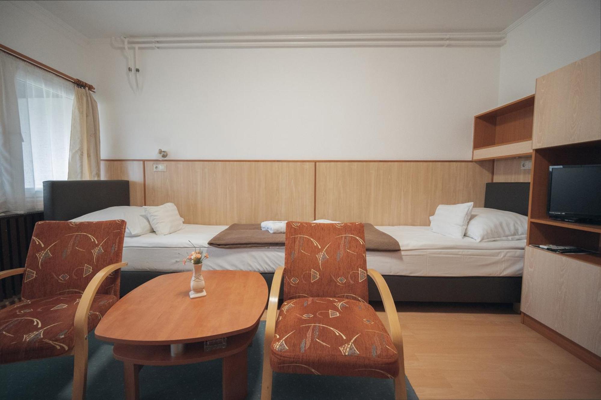 Hoforras Hotel Гюла Екстериор снимка