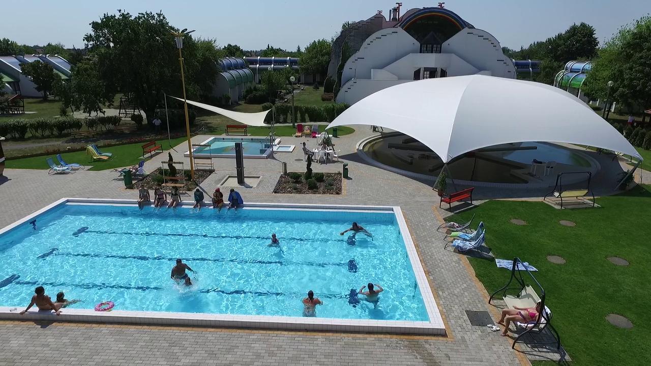 Hoforras Hotel Гюла Екстериор снимка