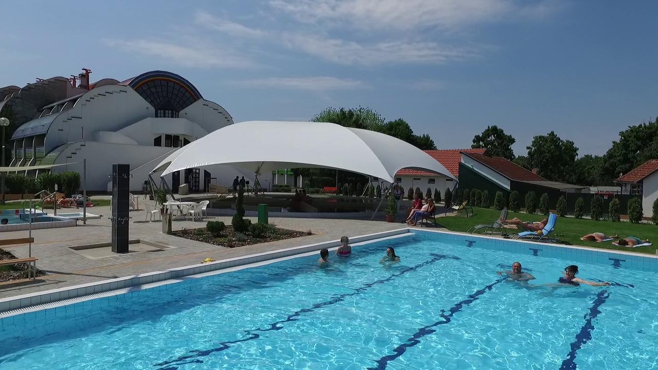 Hoforras Hotel Гюла Екстериор снимка