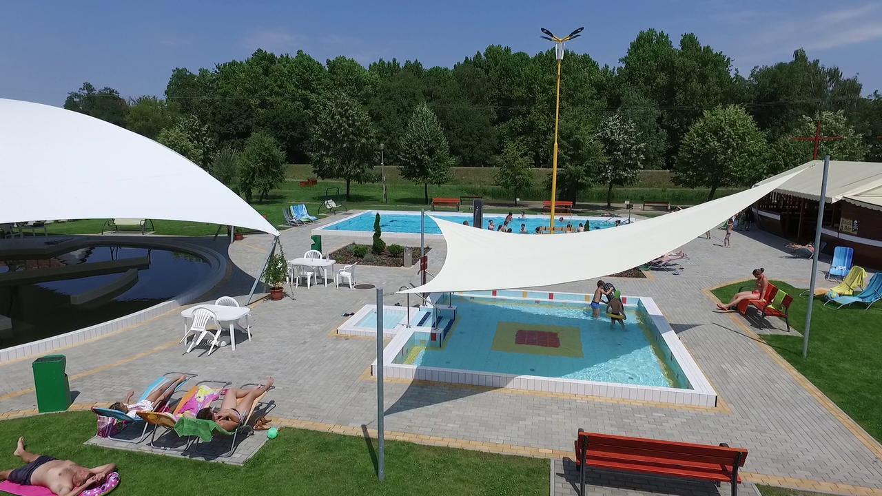 Hoforras Hotel Гюла Екстериор снимка